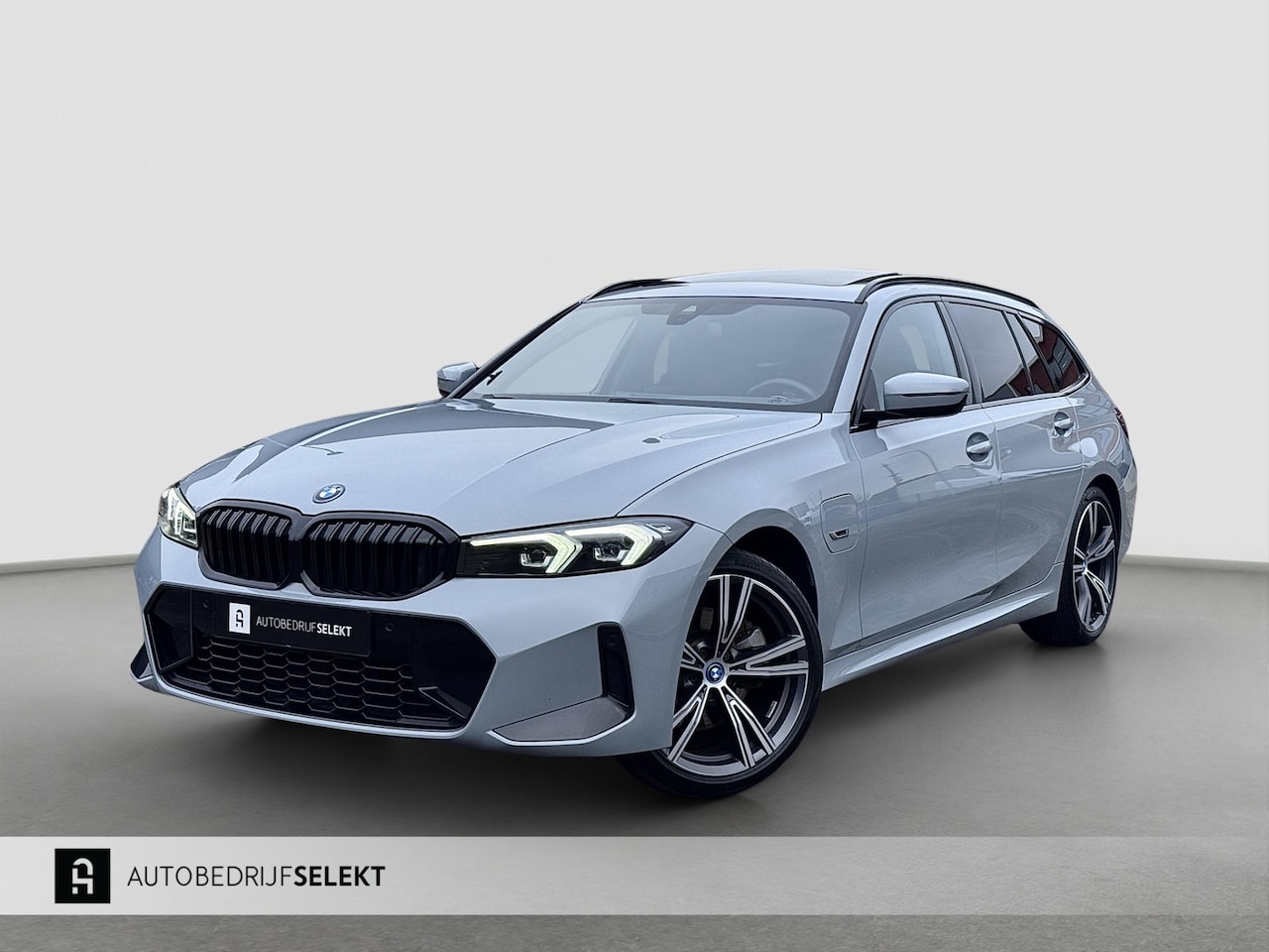 BMW 3-serie Touring - 320e | M-Sport | Pano | Harman Kardon | 19 inch | Carbon | Stuurwiel verwarmd | Individual - AutoWereld.nl