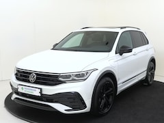Volkswagen Tiguan - 1.4 TSI eHybrid R-Line Business | SoH 92% | Panoramadak | Black style | Dodehoek detectie