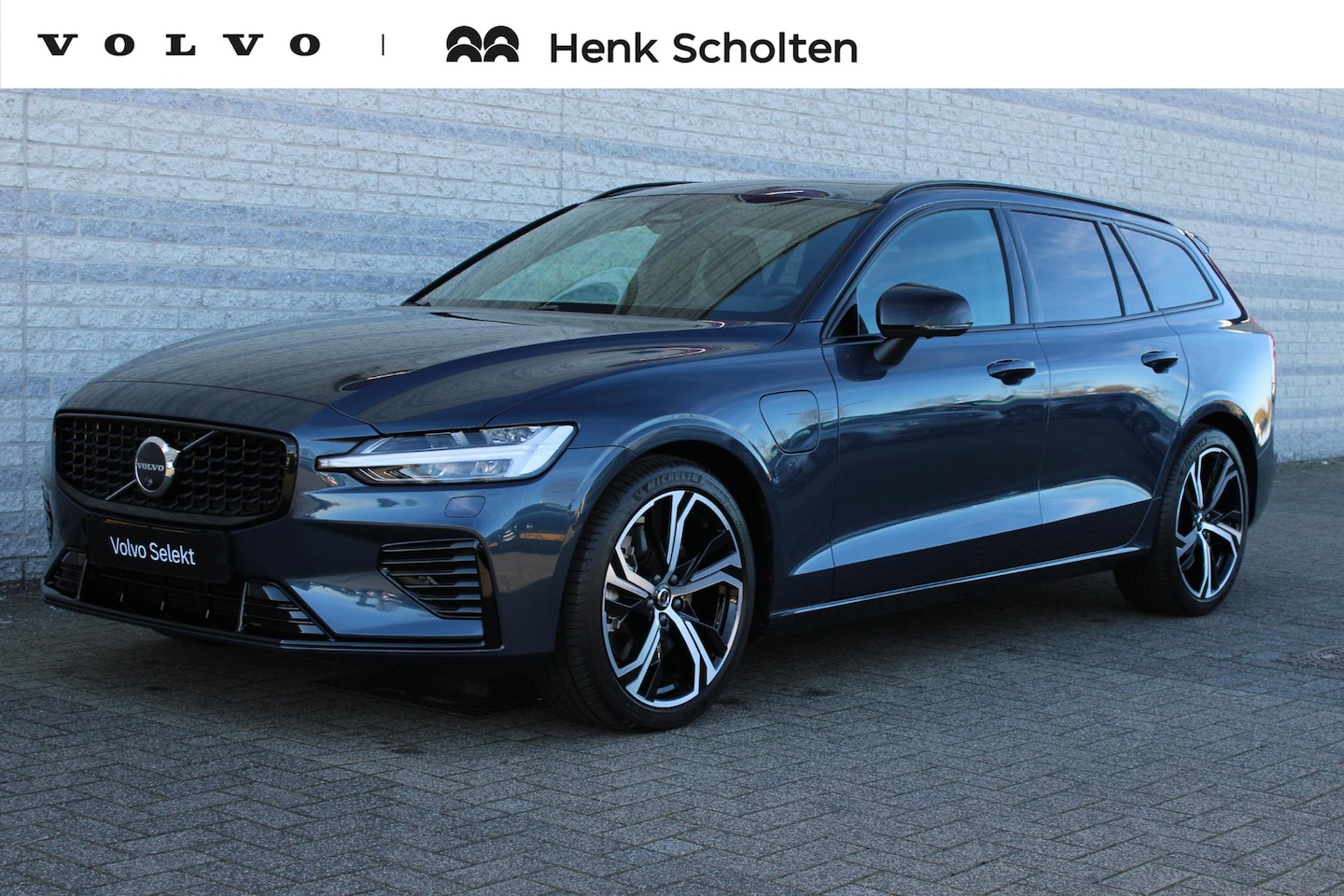 Volvo V60 - 2.0 T6 Plug-in hybrid AWD Ultra Dark - AutoWereld.nl