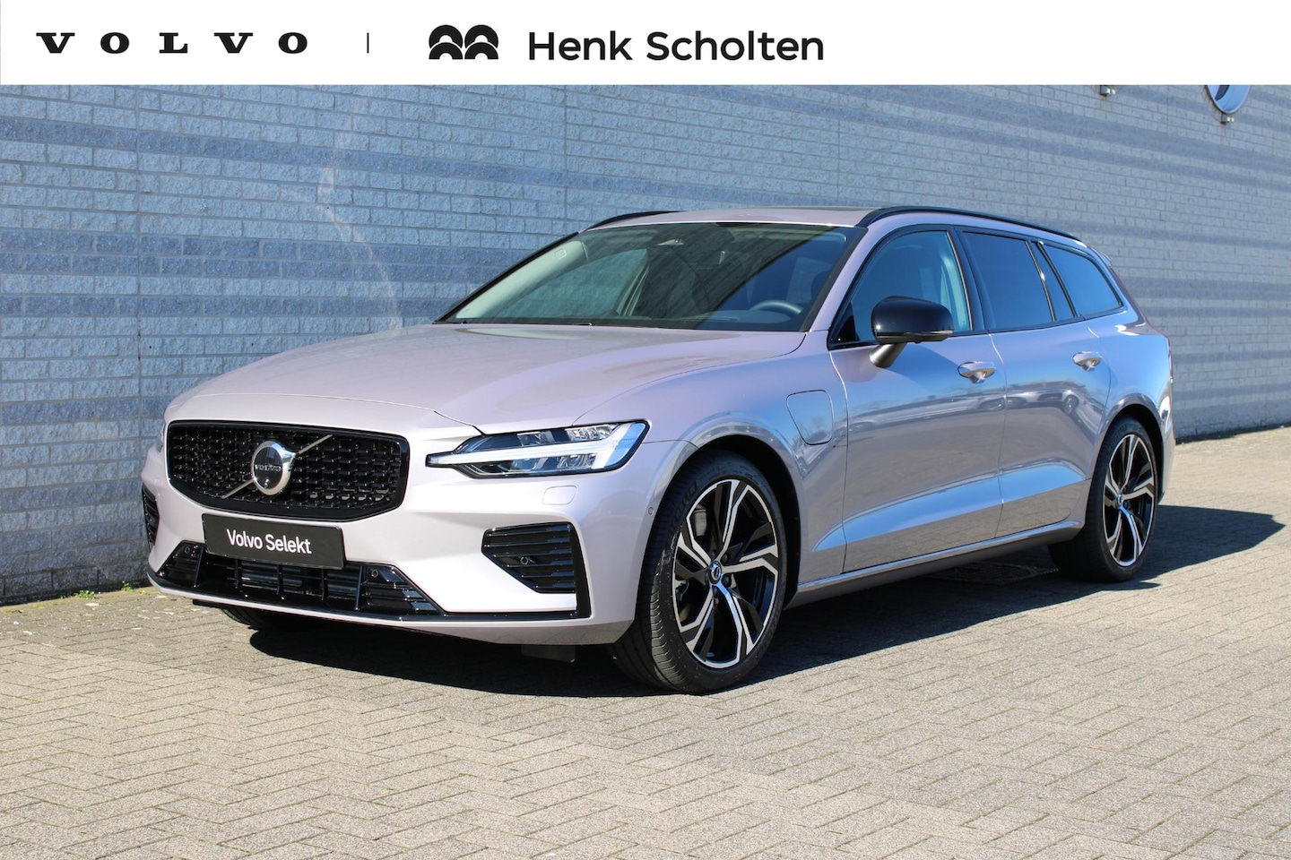 Volvo V60 - T6 Automaat Plug-in hybrid AWD Ultra Dark | Elektrisch glazen panorama-dak | Head-up displ - AutoWereld.nl