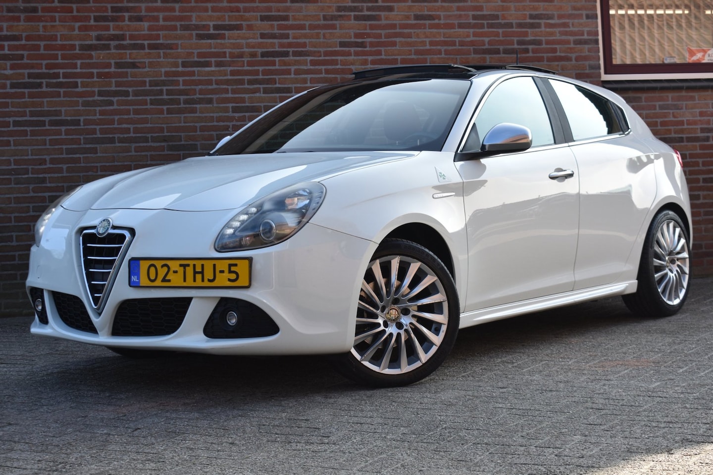 Alfa Romeo Giulietta - 1.4 T Distinctive '12 Pano Leder Clima Navi Cruise Inruil mogelijk - AutoWereld.nl