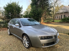 Alfa Romeo 159 Sportwagon - 1.8 mpi Business Voor bezichtiging en proefrit bellen voor afspraak: 0563 107469. Auto staat in Hummelo.