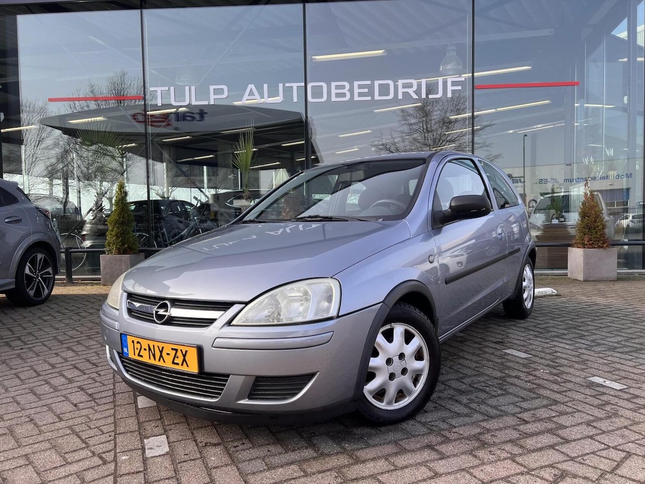 Opel Corsa - 1.2-16V Essentia Nette staat en goed onderhouden - AutoWereld.nl