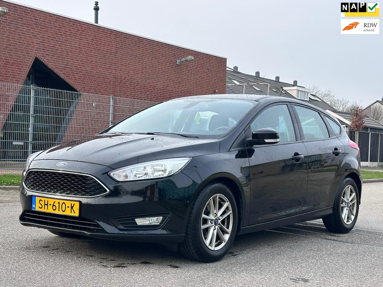 Ford Focus - 1.0 Lease Edition Navigatie*Cruise*Clima*NAP*Parkeersensoren*LM velgen* - AutoWereld.nl