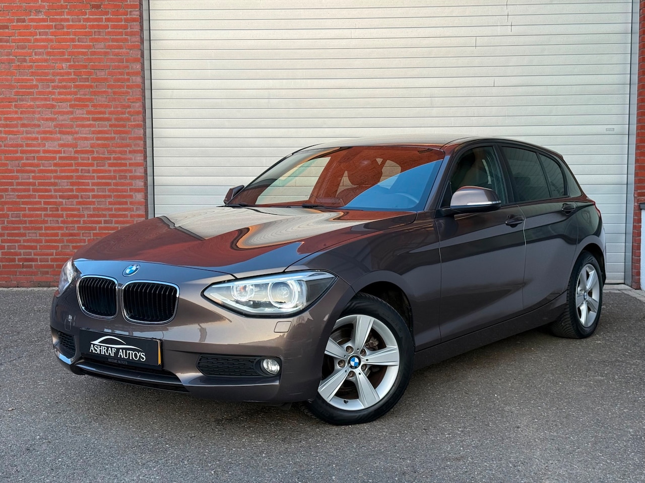 BMW 1-serie - 116i Upgrade Edition| AUTOMAAT| NAVI| NEW APK - AutoWereld.nl