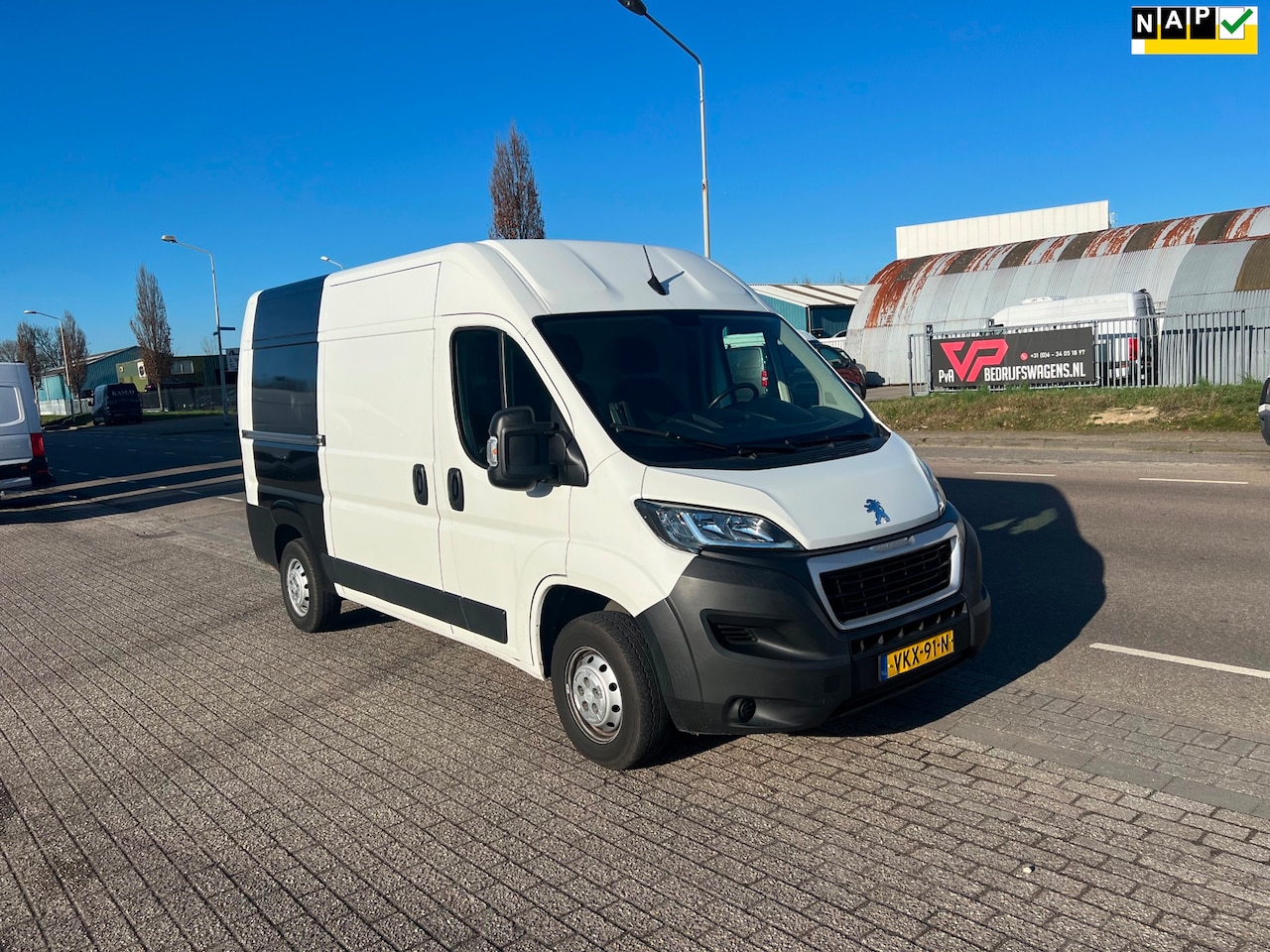 Peugeot Boxer - 330 2.2 BlueHDi 165 L2H2 Premium 330 2.2 BlueHDi 165 L2H2 Premium - AutoWereld.nl