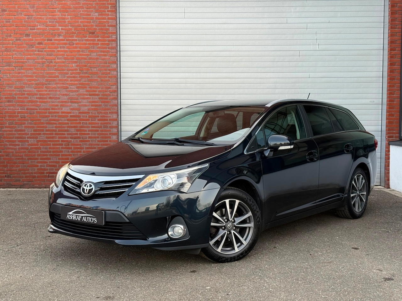 Toyota Avensis Wagon - 1.8 VVTi Dynamic Business| AUTOMAAT| NAVI| TREKHAAK - AutoWereld.nl