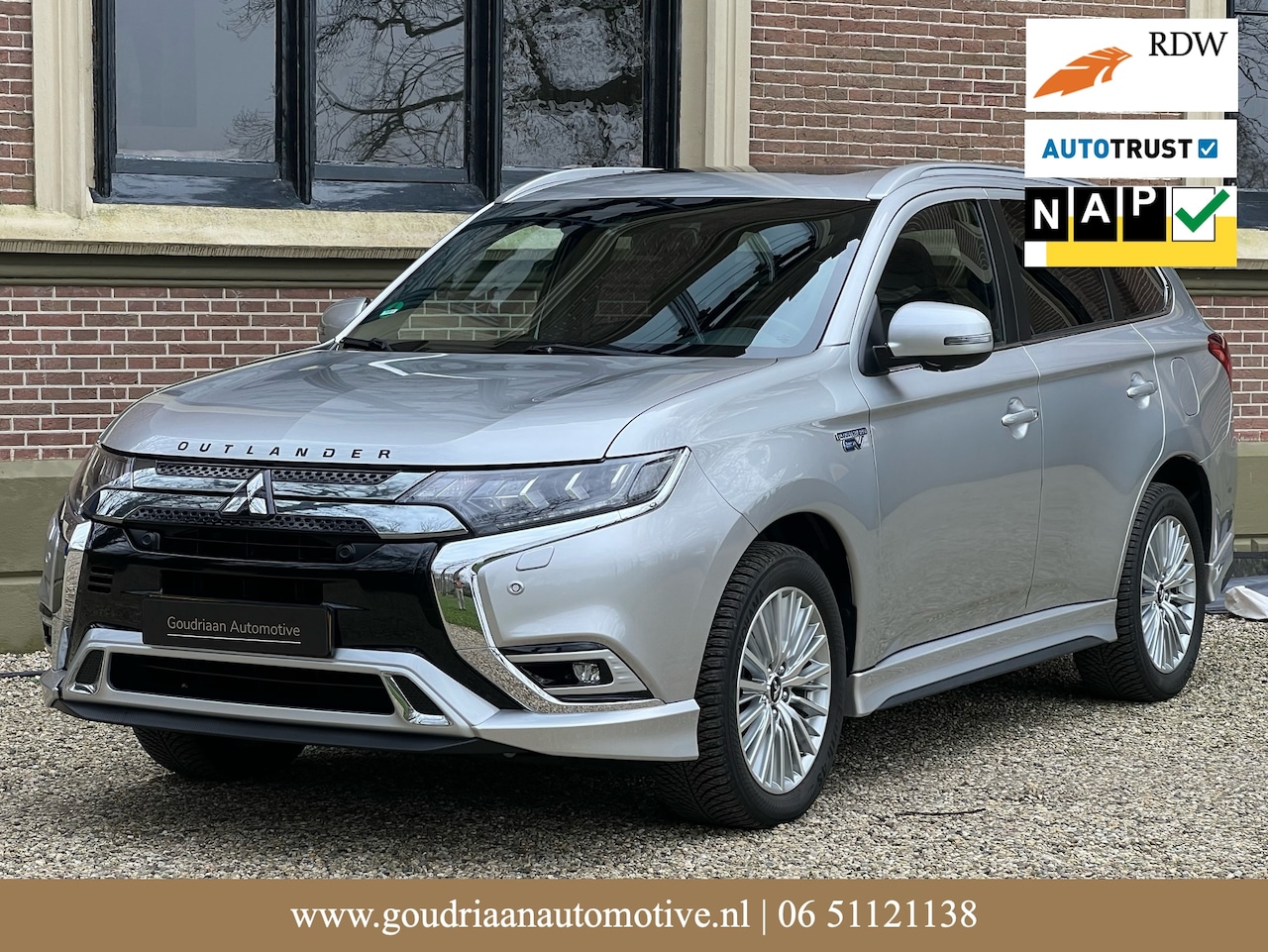 Mitsubishi Outlander - 2.4 PHEV Instyle+ Zeer luxe | CarPlay | Panodak - AutoWereld.nl