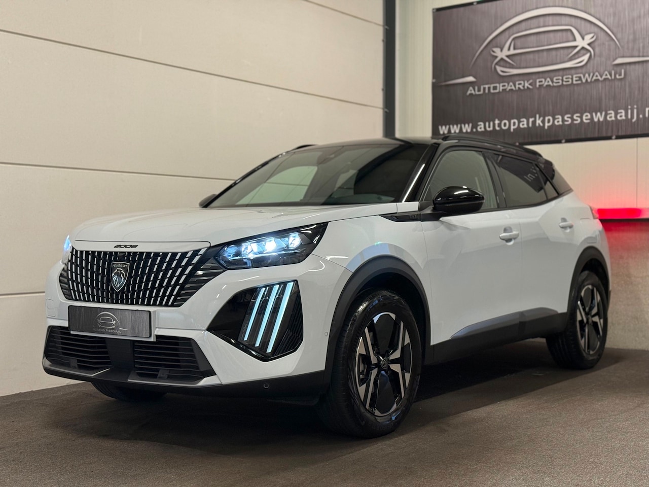 Peugeot 2008 - 1.2 PureTech 130 GT-Line Pano, ACC, Apple Carplay, Trekhaak, Stoelverwarming, 360° Camera, - AutoWereld.nl