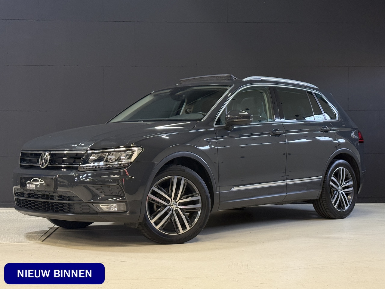 Volkswagen Tiguan - 1.5 TSI ACT Comfortline Business | Pano | Trekhaak | Massage | Apple Carplay - AutoWereld.nl