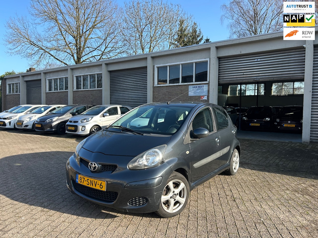 Toyota Aygo - 1.0-12V Comfort Navigator Airco/ Licht metalen Velg./ Navi/ NAP! - AutoWereld.nl
