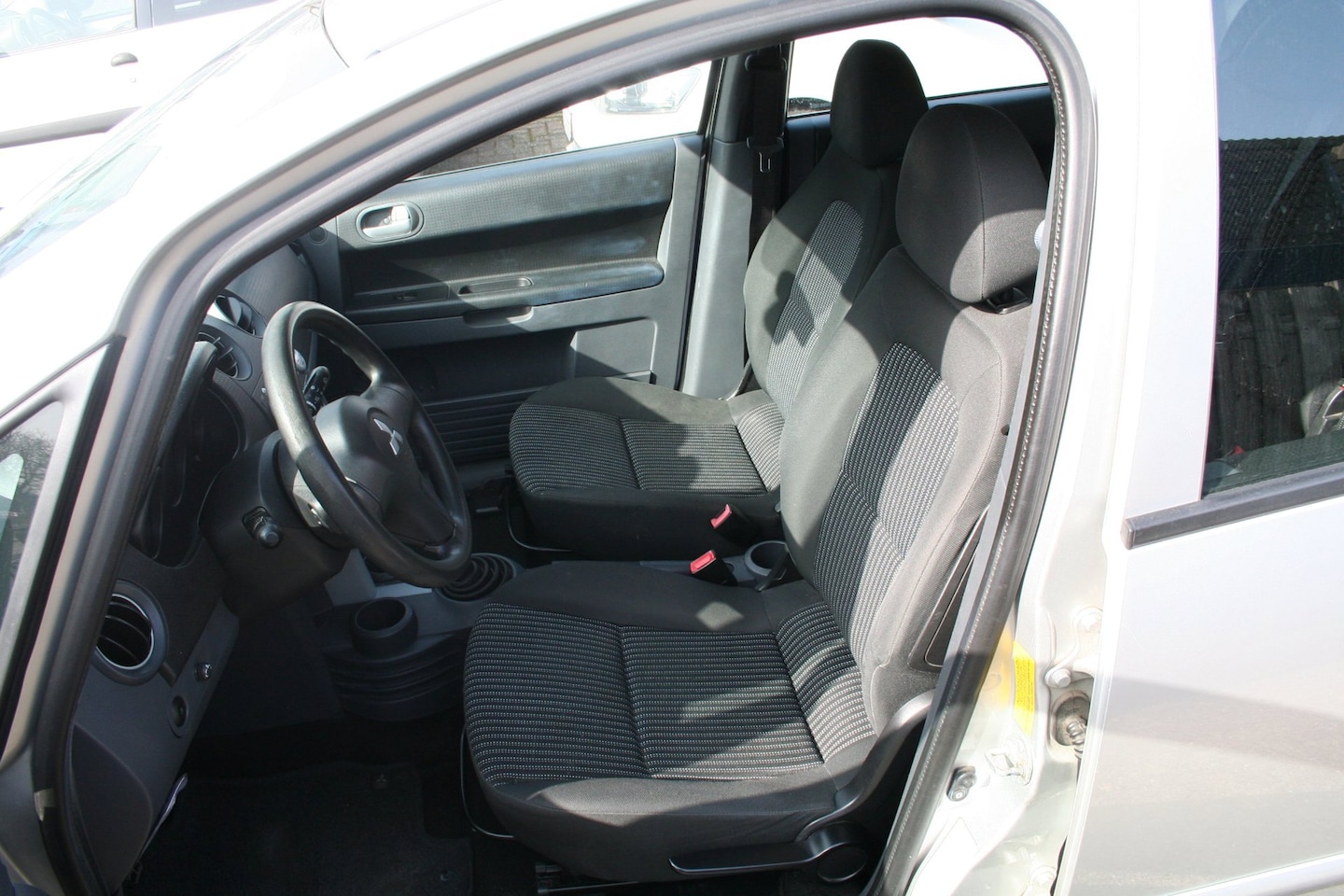 Mitsubishi Colt - 1.3 Invite+