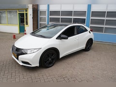 Honda Civic - 1.8 Lifestyle black edition met een set winterbanden
