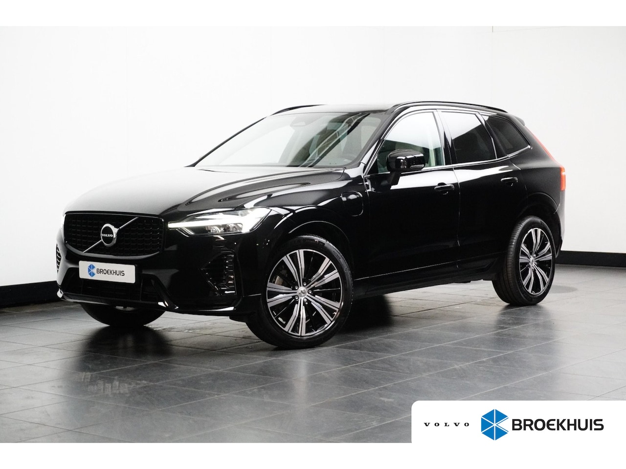 Volvo XC60 - 2.0 T6 Plug-in hybrid AWD Plus Dark | Panoramadak | Stoel- & stuurverwarming | Keyless | 2 - AutoWereld.nl