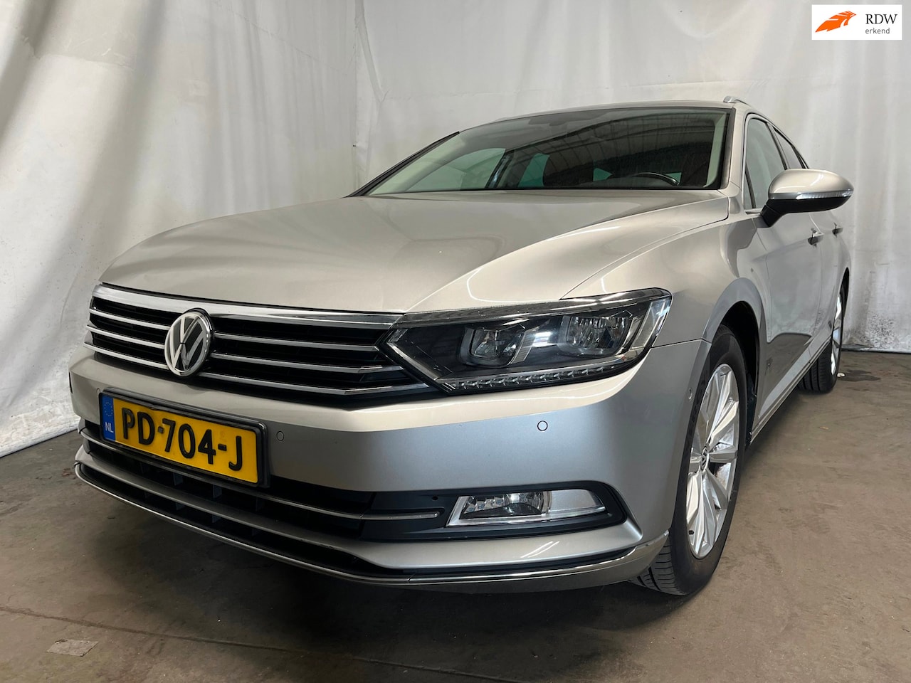 Volkswagen Passat Variant - 1.6 TDI Highline SCHADEAUTO!! - AutoWereld.nl