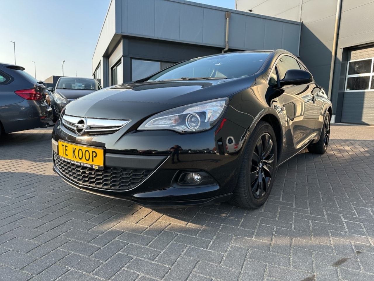 Opel Astra GTC - 1.4 T GTC Black Edition Clima Leder Trekhaak - AutoWereld.nl
