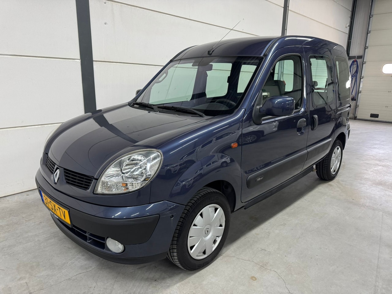 Renault Kangoo - 1.6-16V Privilège (Automaat) Rolstoelauto (uniek) Rolstoel voorin - Rolstoelvervoer - AutoWereld.nl