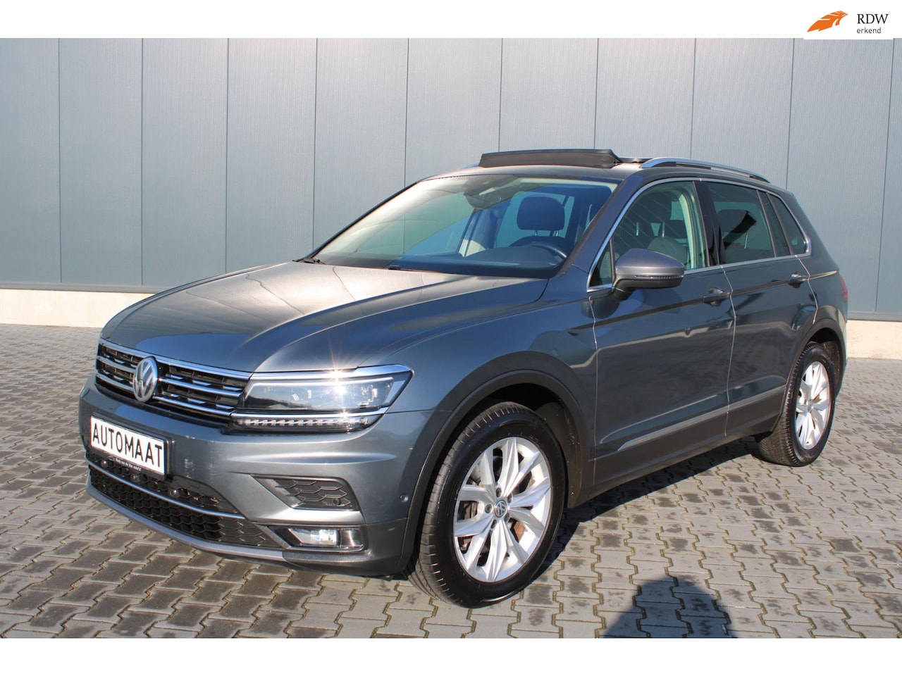 Volkswagen Tiguan - 2.0 TSI 4Motion Highline SCHUIFDAK TREKHAAK - AutoWereld.nl