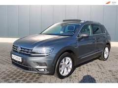 Volkswagen Tiguan - 2.0 TSI 4Motion Highline SCHUIFDAK TREKHAAK