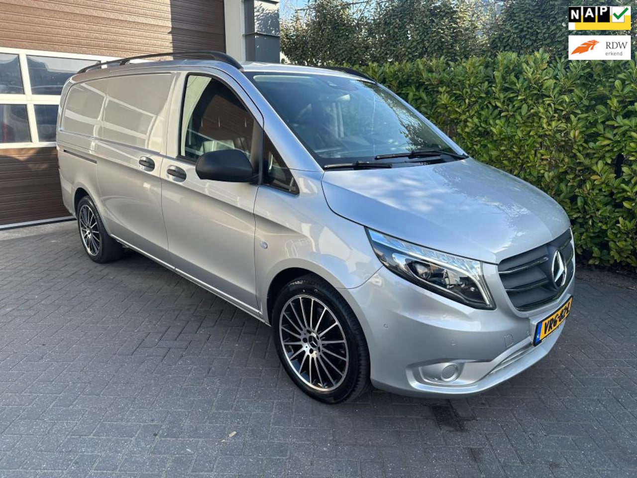 Mercedes-Benz Vito - 119 CDI Lang Automaat Distronic Trekhaak Achteruitrijcamera Carplay - AutoWereld.nl