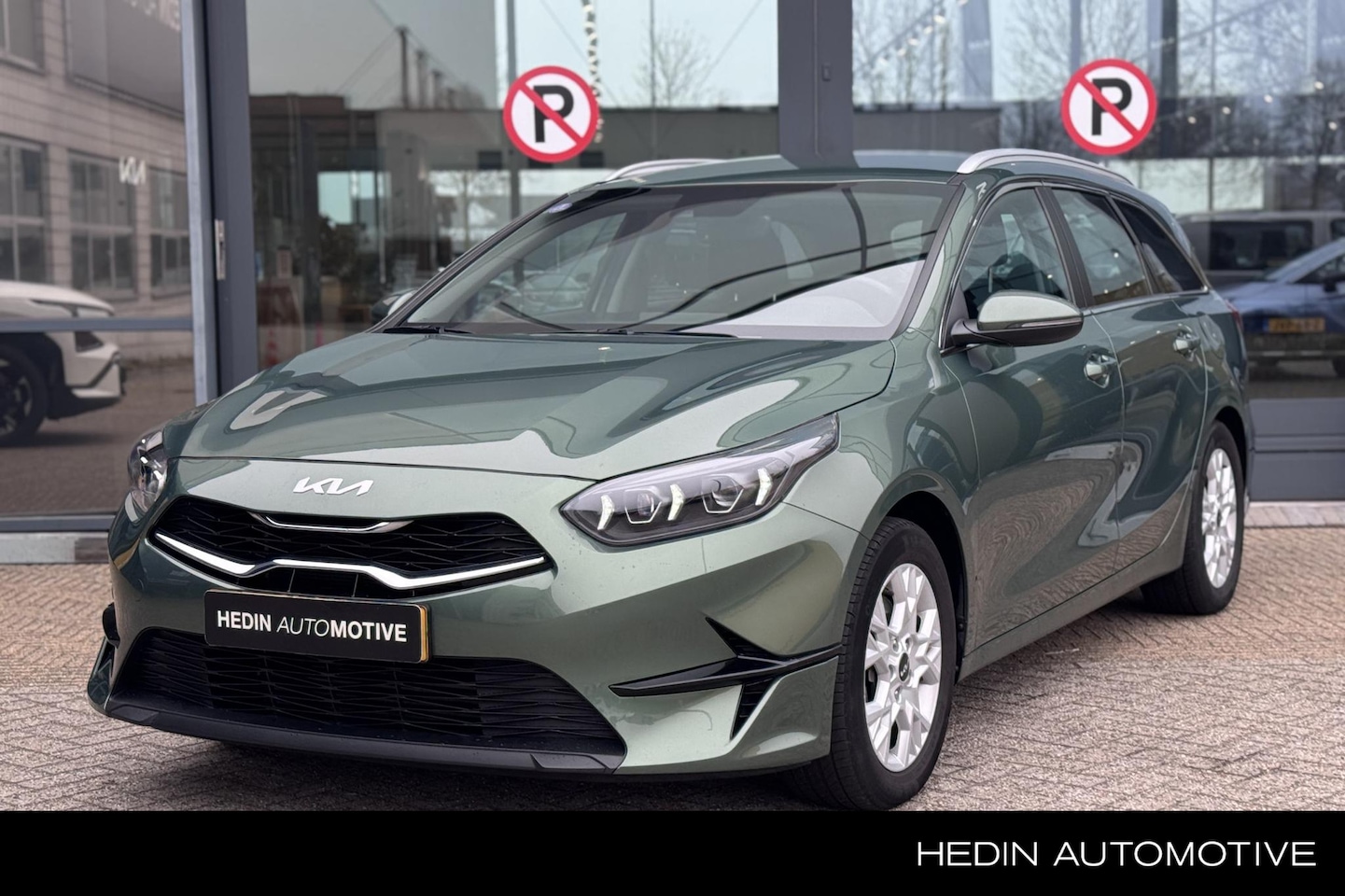 Kia Cee'd Sportswagon - Ceed 1.5 T-GDi DynamicLine Parkeersensoren Achter | Achteruitrijcamera | Navigatie | Apple - AutoWereld.nl