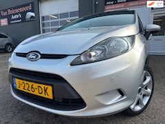 Ford Fiesta - 1.25 Trend 5 drs met parkeersensoren en airco en goed onderhouden
