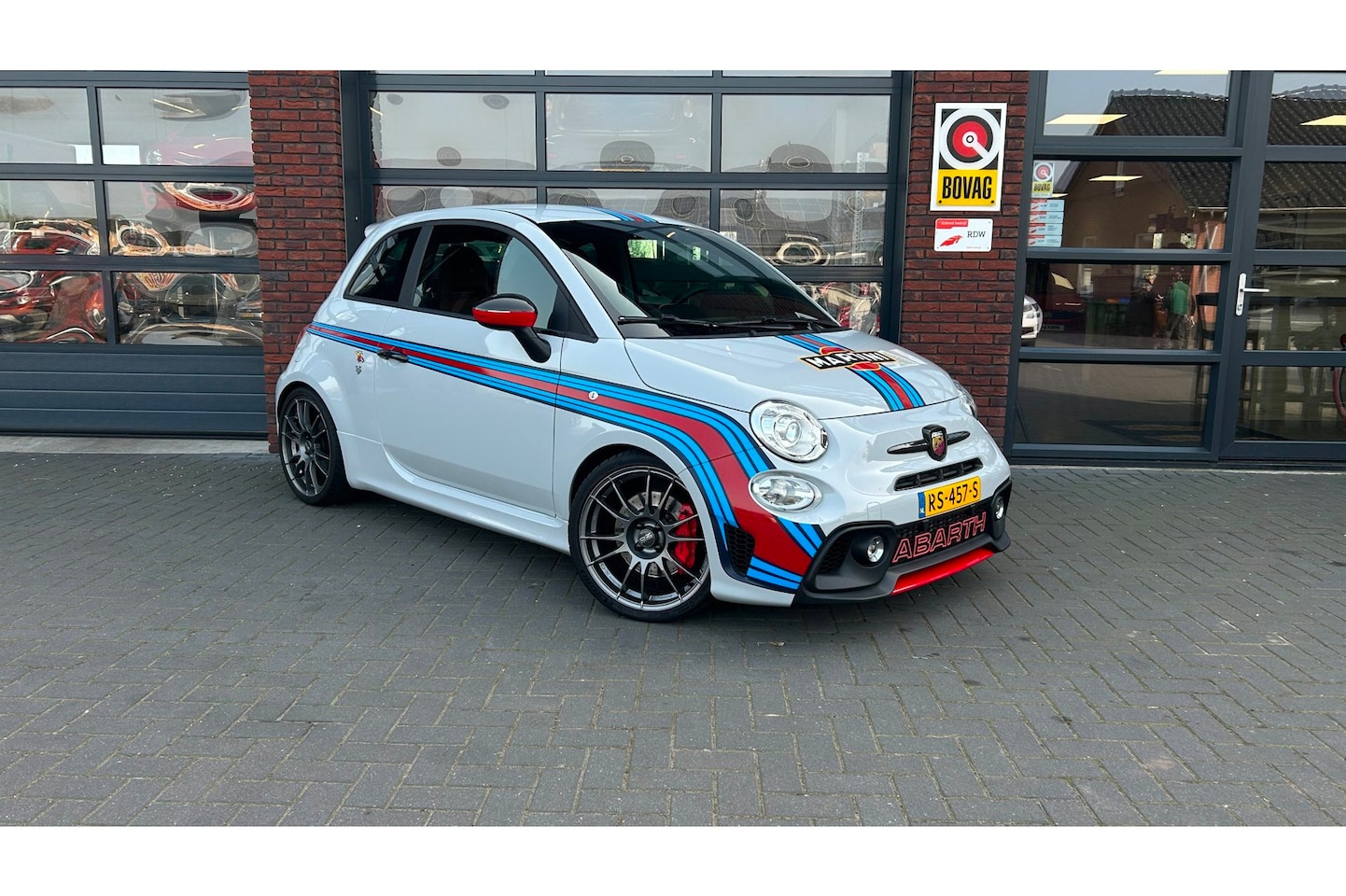 Fiat 500 Abarth - 1.4 T-Jet | Competizione | 242 pk | Akra | Carbon Sabelt | Beats Audio - AutoWereld.nl