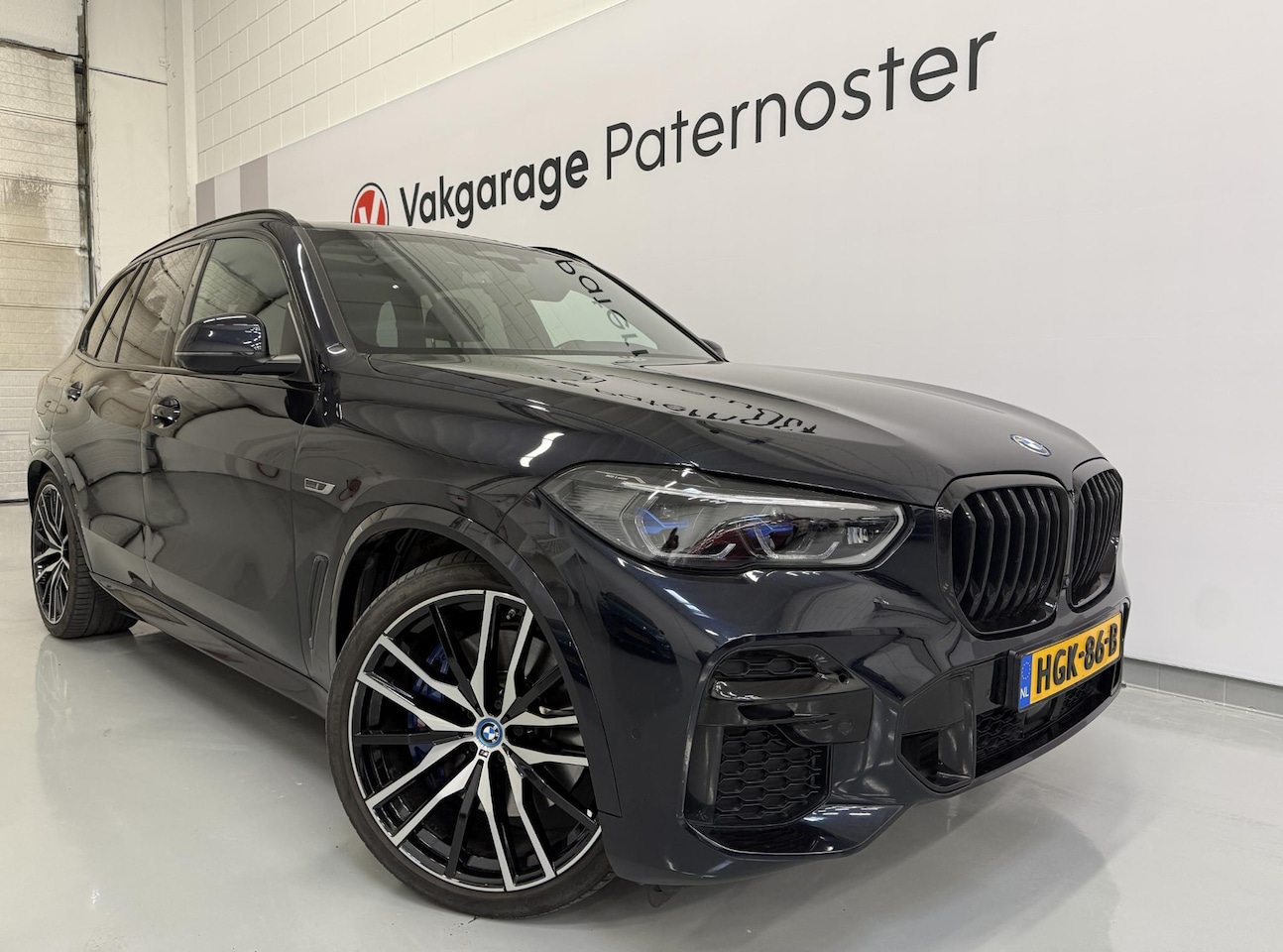 BMW X5 - xDrive45e M-Sport Pano / 22 inch / HUD / 360 / Laser / Trekhaak / Vol! - AutoWereld.nl