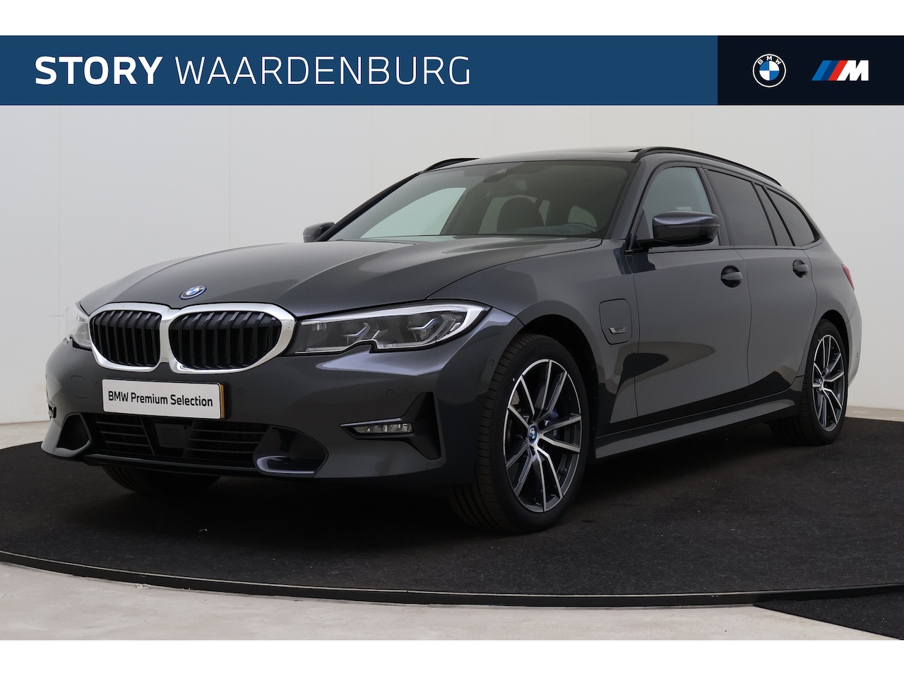 BMW 3-serie Touring - 330e xDrive Sport Line Automaat / Panoramadak / Sportstoelen / Comfort Access / Achteruitr - AutoWereld.nl