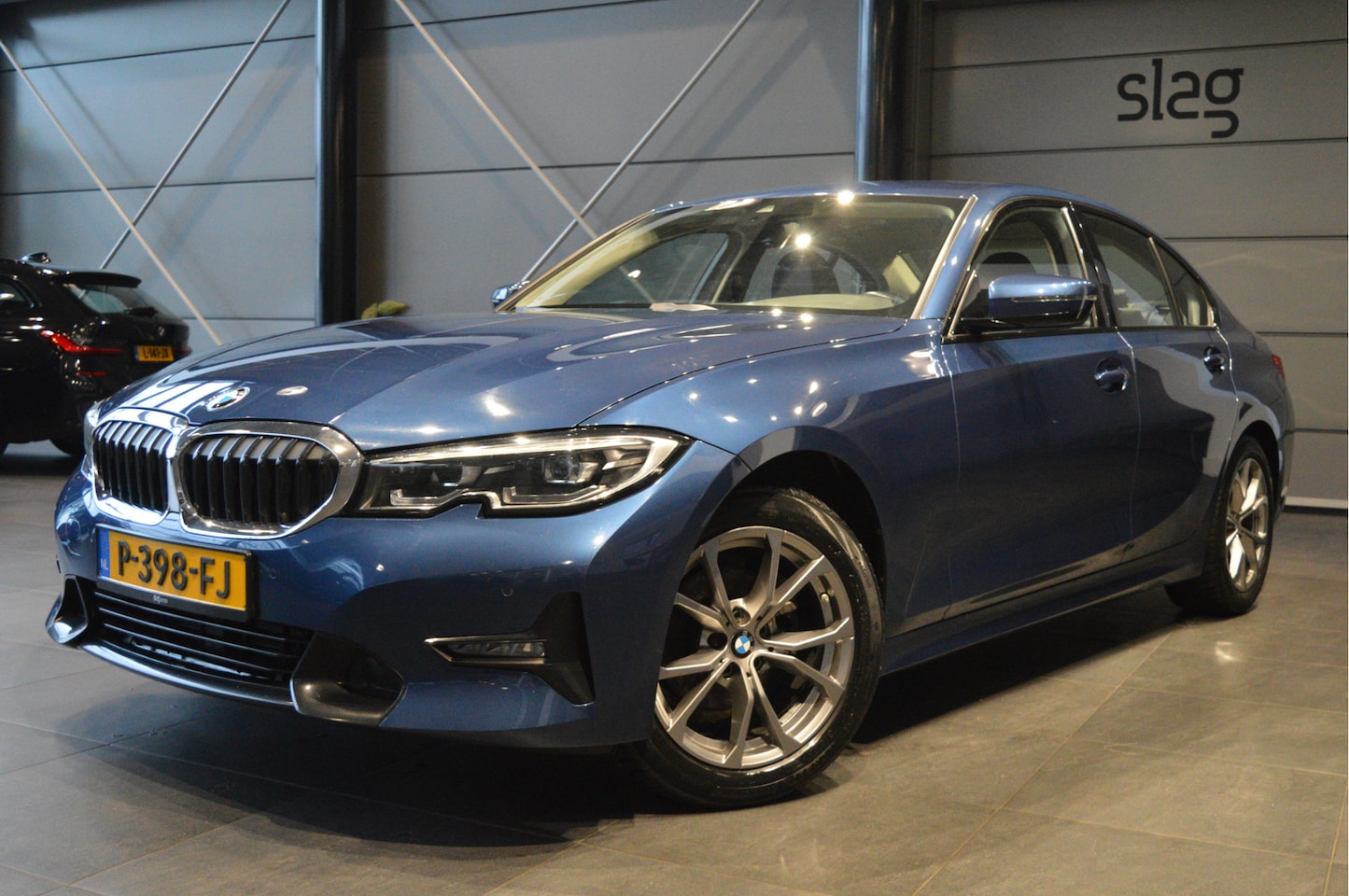 BMW 3-serie - 318i Edition navi clima cruise led pdc trekhaak 157 pk !! - AutoWereld.nl