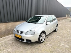 Volkswagen Golf - 1.6 FSI SPORTLINE AIRCO APK12/26 INRUILKOOPJE