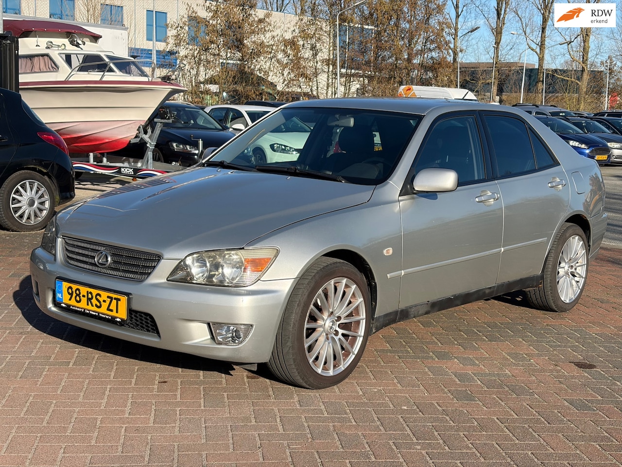 Lexus IS - 200 Executive Airco! 220DKM! 2001 YOUNGTIMER! - AutoWereld.nl