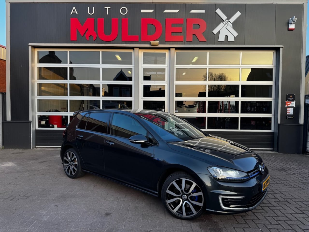 Volkswagen Golf - 1.4 TSI GTE / PANODAK / NAVI / AUTOMAAT! / CAMERA / CRUISECONTROL / PDC / LED / LAGE KMS! - AutoWereld.nl