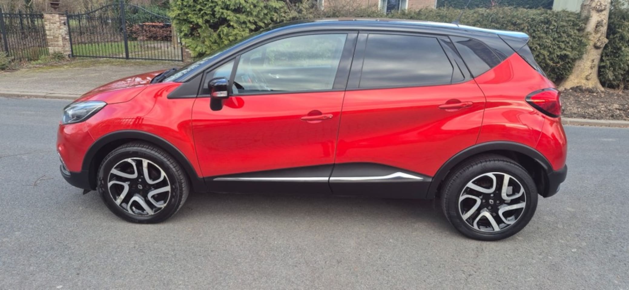 Renault Captur - 1.2 TCe Helly Hansen*ecc*cruise control*navigatie - AutoWereld.nl