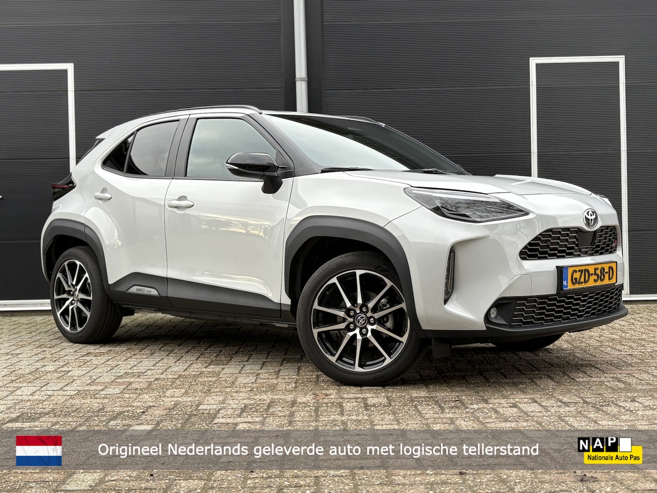 Toyota Yaris Cross - 1.5 Hybrid 130 GR Sport | Dynamic Grey | Facelift | Blindspot | Navi | NL-auto - AutoWereld.nl