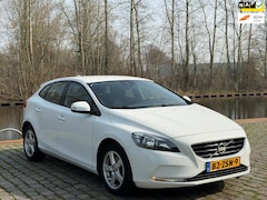 Volvo V40 - 1.6 T3 Kinetic 2e eigenaar dealer onderhouden airco navigatie cruis control parkeer sensor