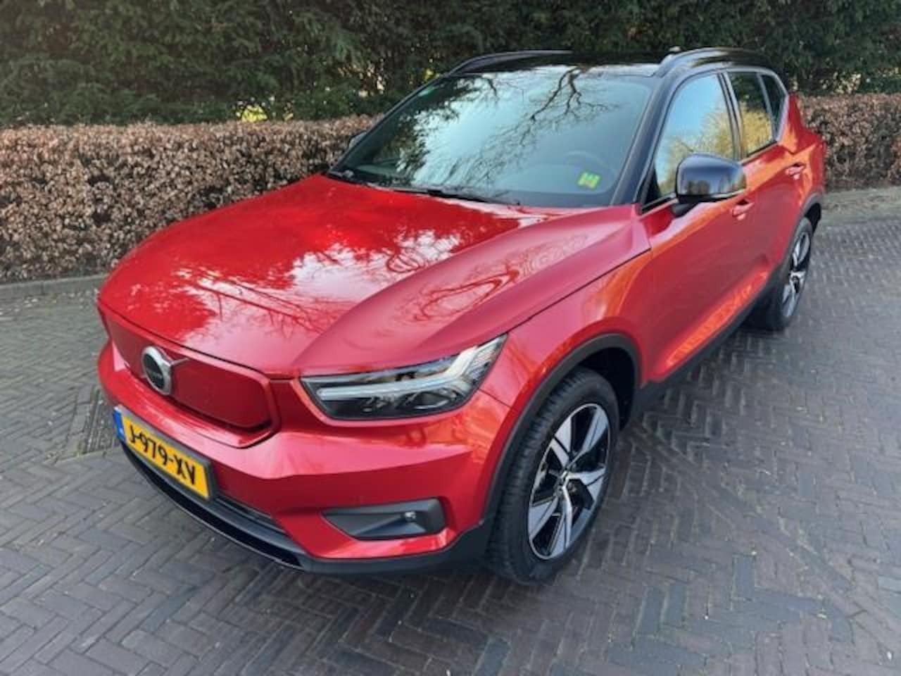 Volvo XC40 - RECHARGE P8 AWD R-DESIGN WARMTEPOMP/TREKHAAK/ACARPLAY/360CAM/FABRIEKSGARANTIE - AutoWereld.nl