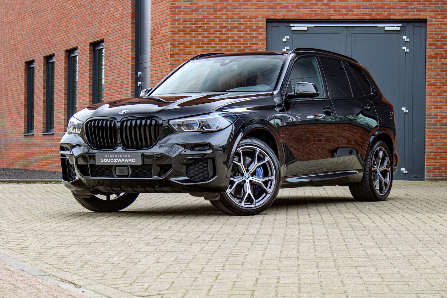 BMW X5 - XDrive45e M-Sport | Individual Tartufo | Laser | Pano | Surround view | Memory | Luchtveri - AutoWereld.nl