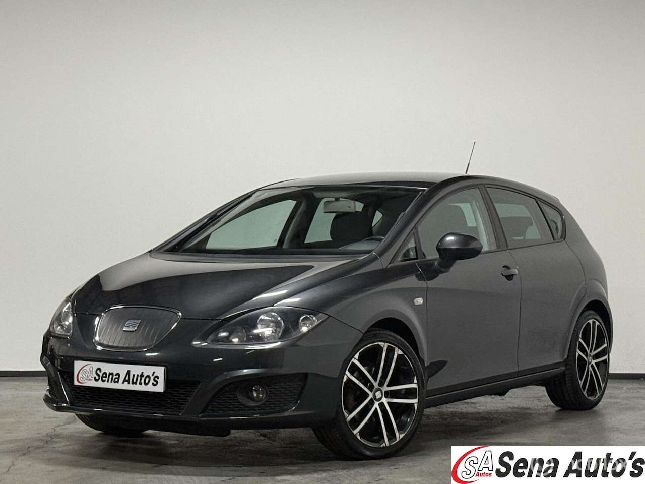 SEAT Leon - 1.6 TDI Ecomotive Businessline COPA/ Navi/Cruise Contr. - AutoWereld.nl