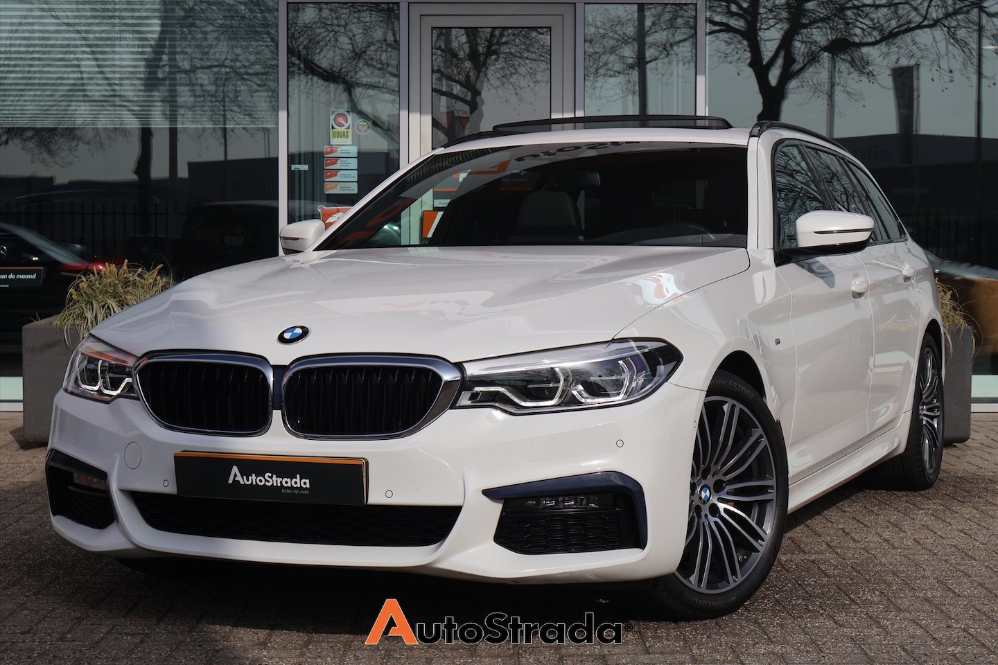 BMW 5-serie Touring - (g31) 520i M-Sport 184pk | Camera | Pano | Cruise | Climate | Memory | Carplay | LED | Tre - AutoWereld.nl