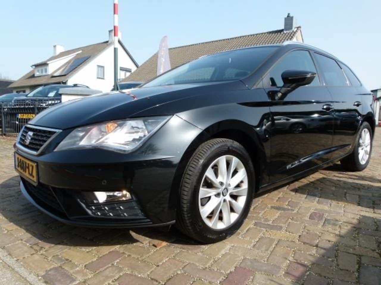 SEAT Leon ST - 1.2 TSI Style 1.2 TSI Style, NAVI/PDC V+A/LMV/CC - AutoWereld.nl