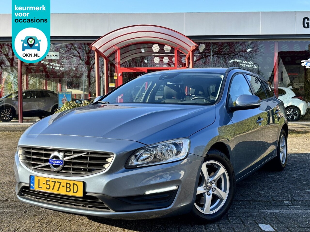 Volvo V60 - 2.0 D2 Kinetic | Navigatie | Cruise | Trekhaak - AutoWereld.nl