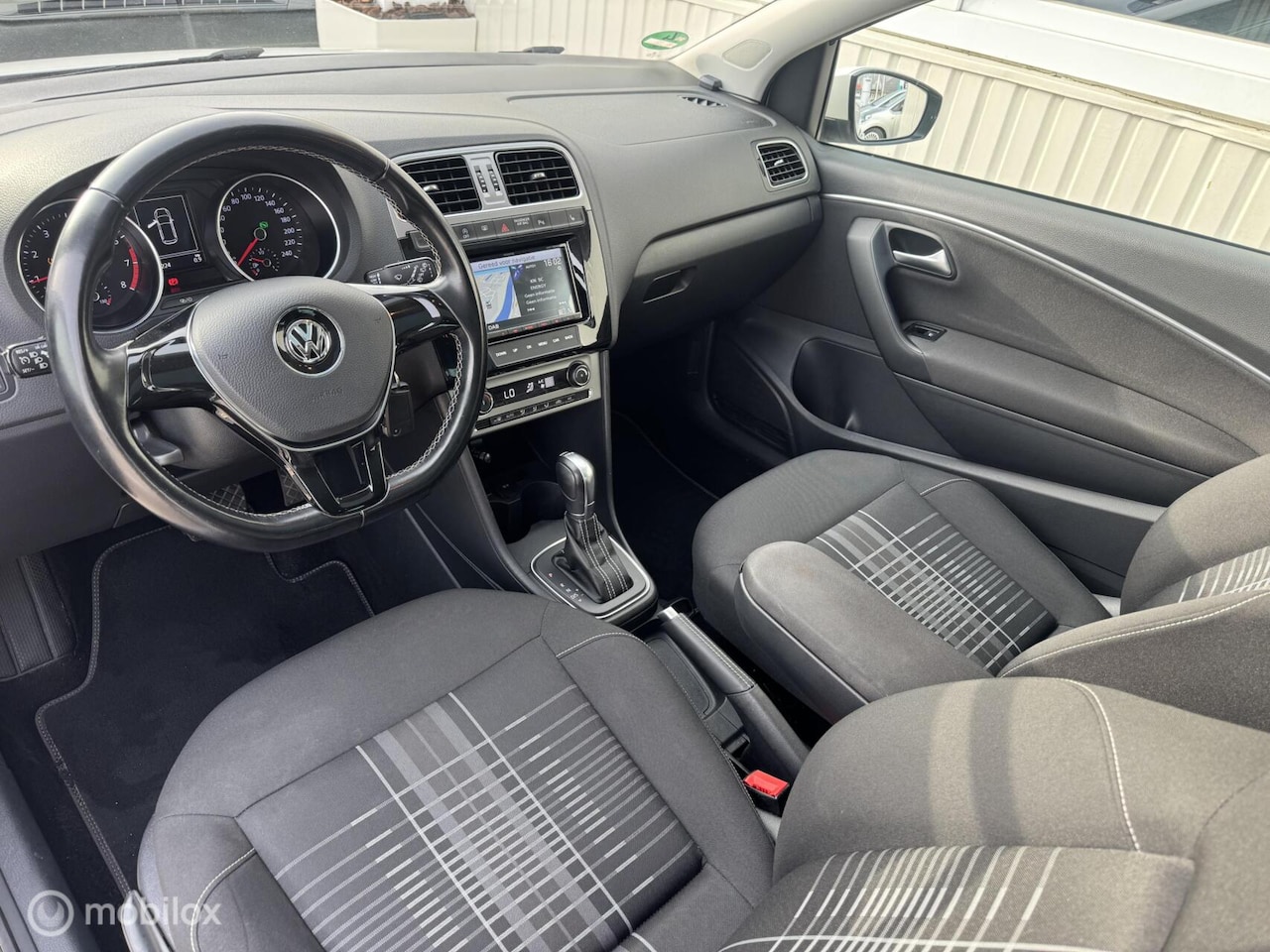 Volkswagen Polo - 1.2 TSI DSG 90PK Lounge Panoramadak Cruise - AutoWereld.nl