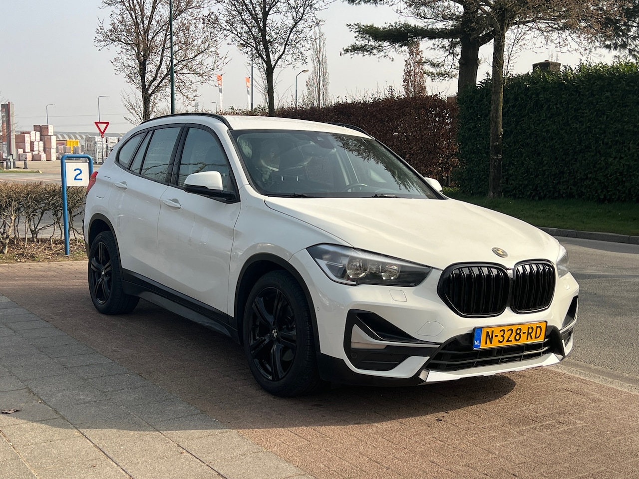 BMW X1 - SDrive18i High Executive * APK 12-12-2027 - AutoWereld.nl