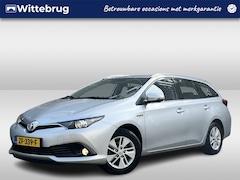 Toyota Auris Touring Sports - 1.8 Hybrid Now / Navigatie / Camera / Parkeersensoren V+A / Climate controle / Cruise