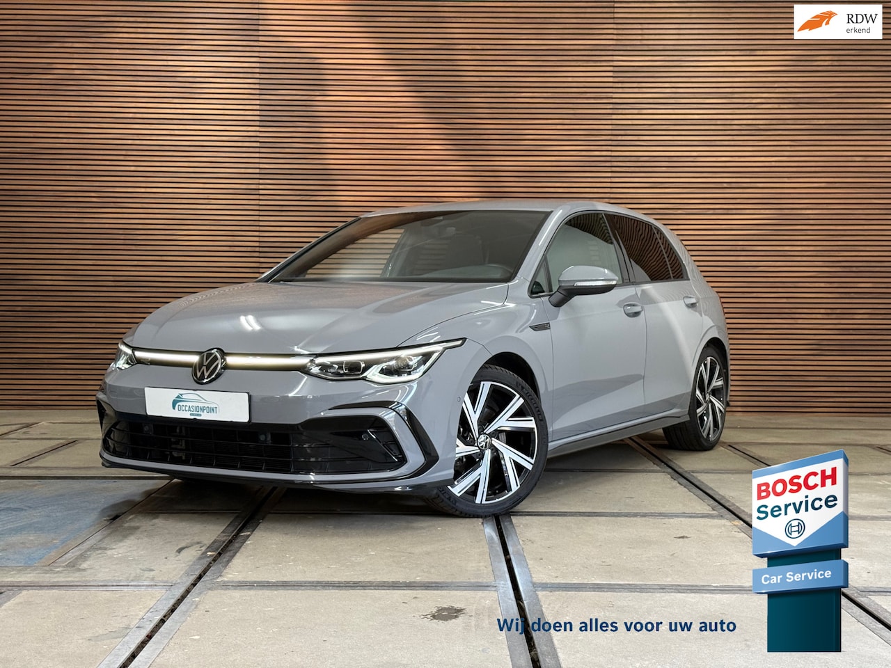 Volkswagen Golf - 1.5 eTSI R-Line | IQ LED | Licht + Zicht | Discover Media | Camera | Comfort Pakket | CarP - AutoWereld.nl