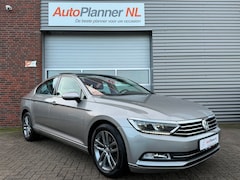 Volkswagen Passat - 1.8 TSI Highline Camera Leder Pano