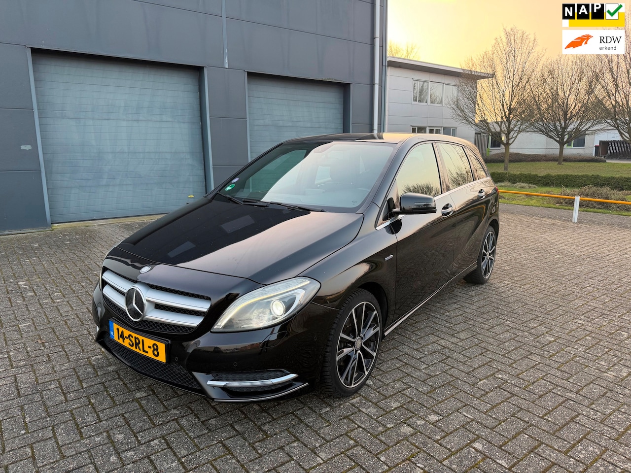 Mercedes-Benz B-klasse - 180 Ambition Volledig Dealeronderhouden - AutoWereld.nl