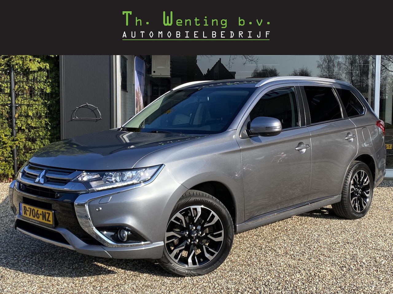 Mitsubishi Outlander - 2.0 PHEV Executive Edition | Stoelverwarming | Achteruitrijcamera | Keyless Entry | Naviga - AutoWereld.nl