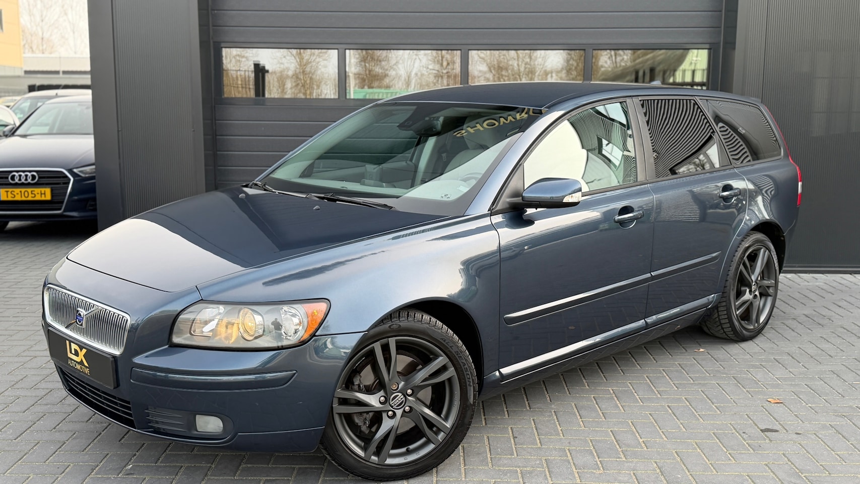Volvo V50 - 2.4i Momentum Airco|Automaat|NAP - AutoWereld.nl